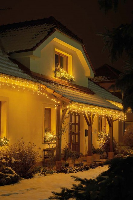 Zdj. 2. Zewnętrzne dekoracje świątecznie stworzą niepowtarzalną, świąteczną atmosferę. Źródło: Archiwum EMOS.